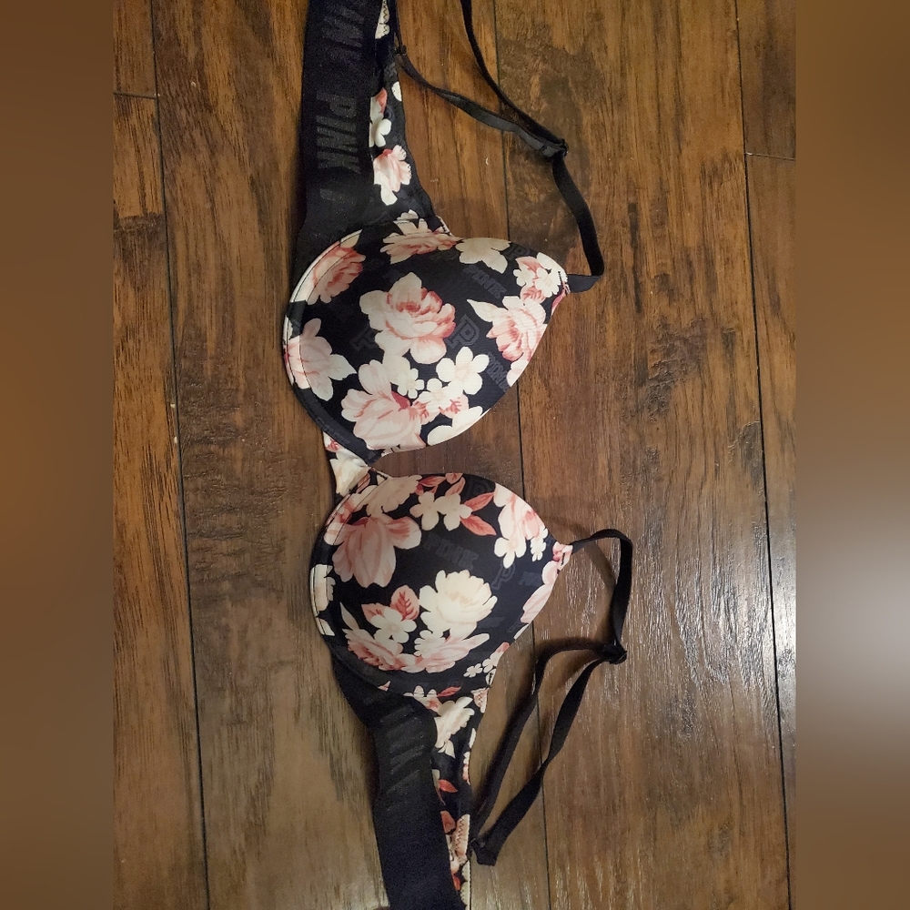 3 VS bras 34B